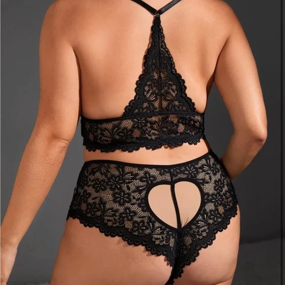 Black lingerie set - Picture 2 of 3